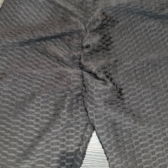 Viral “Butt-Scrunch” Leggings - flattering gym leggings size L - Picture 3 of 3